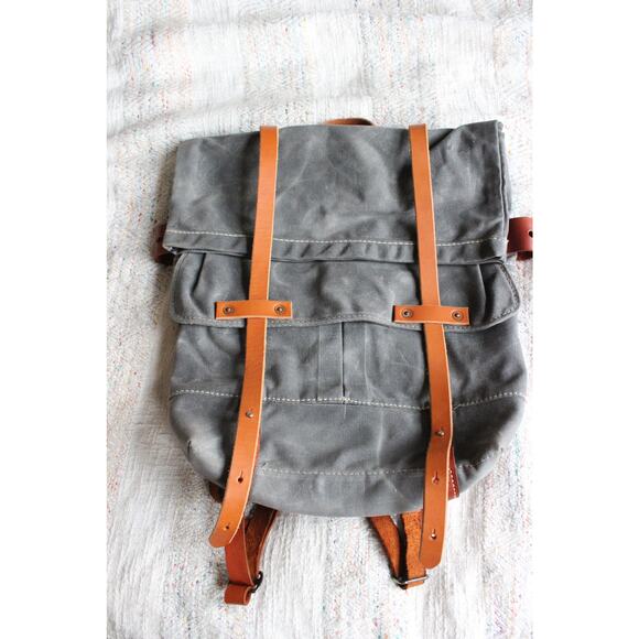 Orox Leather Company Parva Gray Leather Oil Coated Flap Rucksack Backpack main image 6